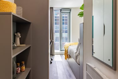 Bronze En Suite - Image 2